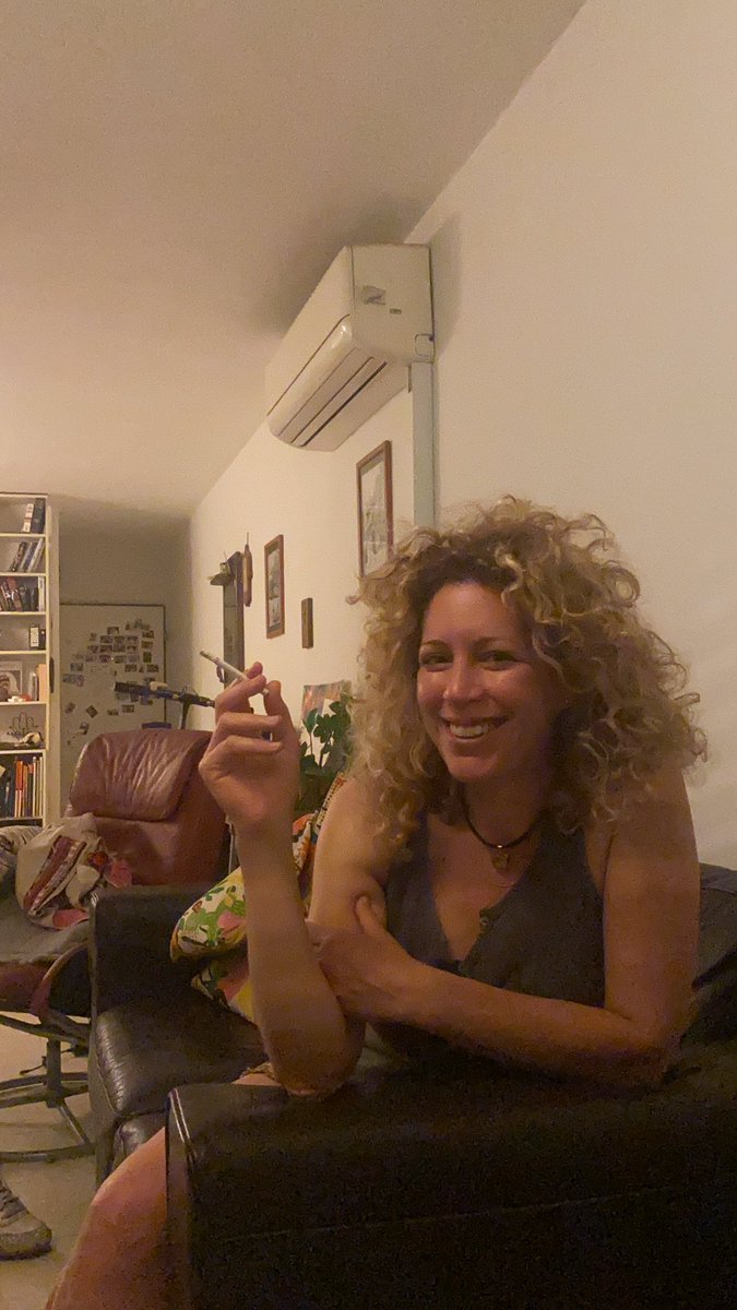 shaylimagar's tweet photo. אמא שלי היא דמות https://t.co/K8qCGaCe4A