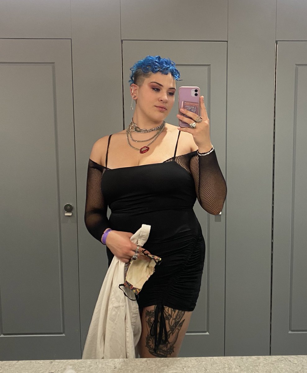 NatQueenColee's tweet photo. Despite yeeting myself off social media a few years ago, I just wanted to share a few pics of how I’ve been moving through the world lately: ✨💅🏼 hot &amp; gay💅🏼✨ (they/them) 

Now, back into hiding🫣 https://t.co/tWfodZYu7I