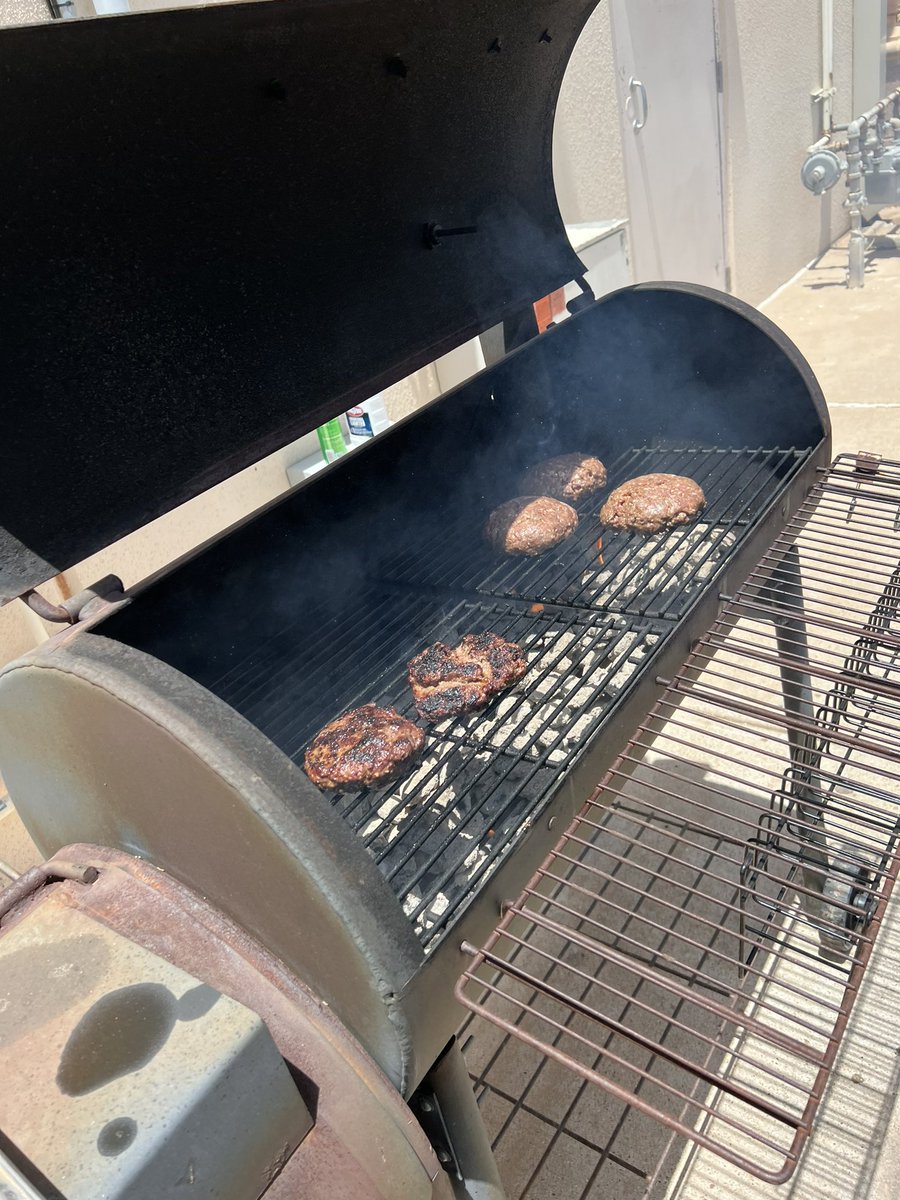 BrycePugh_att's tweet photo. Out here rewarding the team for crushing the accessory target last month! 

@RonaldEDuffy @Steveonious88 

@CliffMannon @CC034E 

#grillintime https://t.co/s7hgV9lfGC