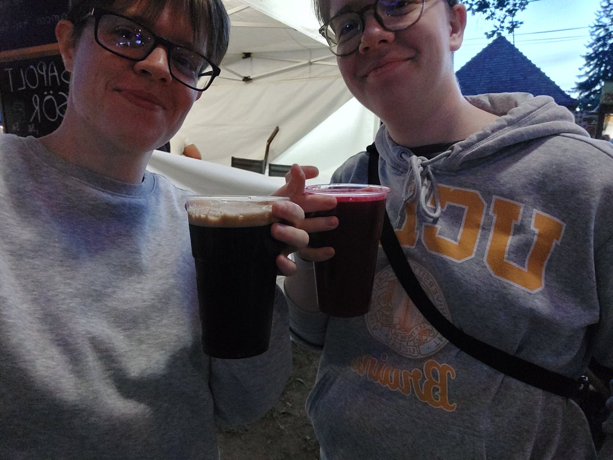 dc_dystopia's tweet photo. Concert day 2 😂 spontaneous yolo 😜 #carsoncoma #beerfest #60sbeat https://t.co/Oc1P7aObK8