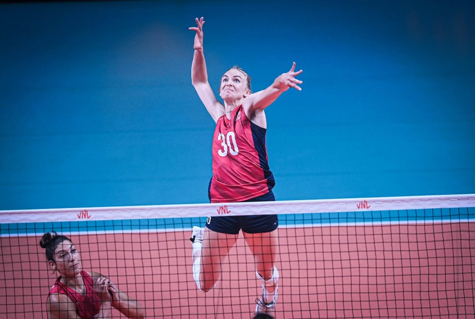 hourlyvolley's tweet photo. #Volleyball #VNL #BePartOfTheGame #Frantti #USA 🇺🇸 https://t.co/oG0mMyG1QI