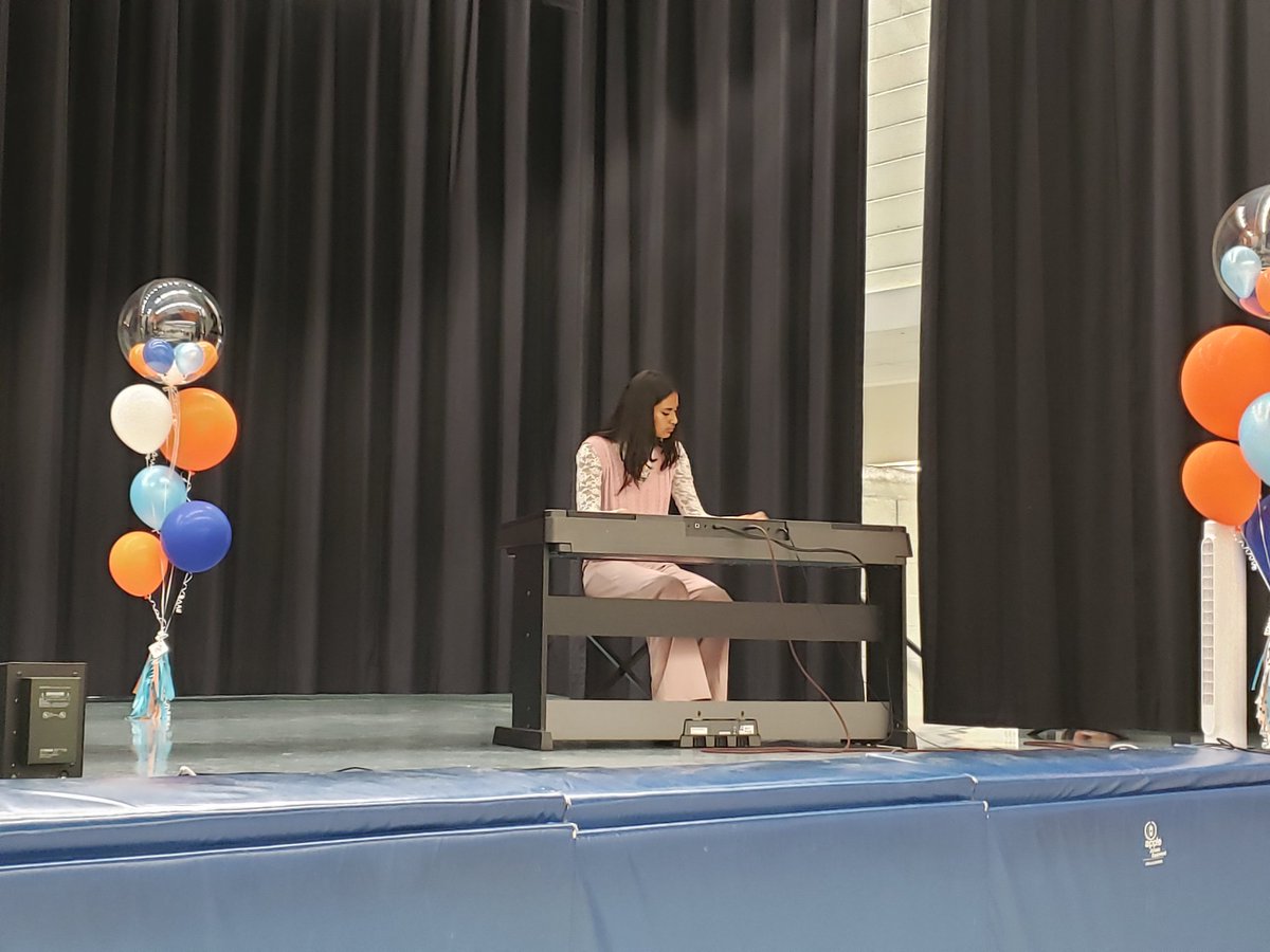 rjlee_ps's tweet photo. Naila is an RJL alumni who is currently in the AP and Strings Program at @CentralPeelSS. In addition to the piano, she can play the violin, alto saxophone and ukulele! #RJLeeProud #RJLee25th @LLSarbadhikari @mackaytiffany1 @PeelSchools @PeelArts1 https://t.co/hbqZkI6z26