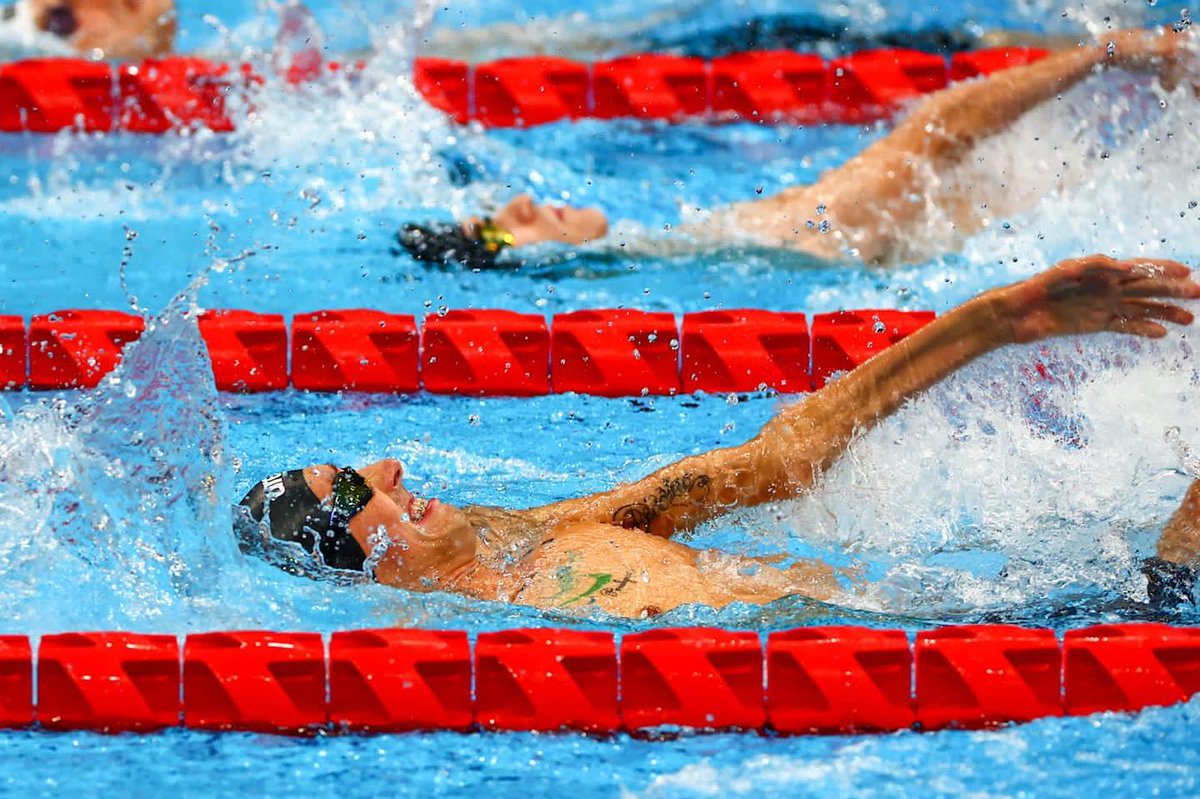 ¡Y LA TERCERA FUE DE BRONCE🥉! Alberto Abarza 🇨🇱🏊‍♂️ ganó una nueva medalla en el Mundial de para natación de Portugal 🇵🇹 El chileno logró el tercer lugar en los 50m espalda, la que se suma a las🥈🥈en los 100m espalda y 200m libres. ¡Mega crack🤜💥🤛! #ChileCompite #TeamParaChile
