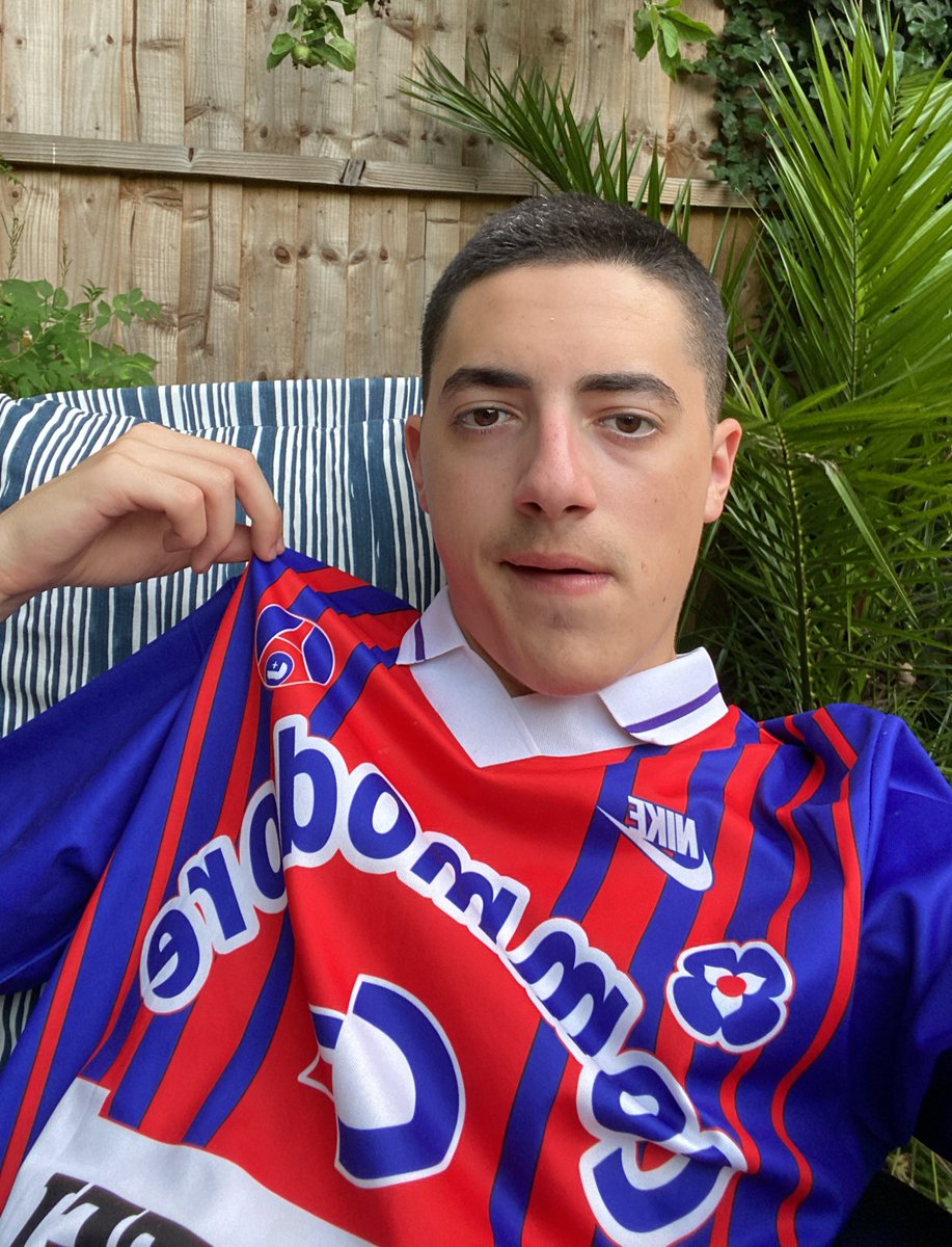 PapaPincus's tweet photo. Who wants this kit? Size Large WEAH #9 on the back.

RT &amp; Follow to enter. 🔵🔴🇱🇷 https://t.co/Ndbpm8Bdwc