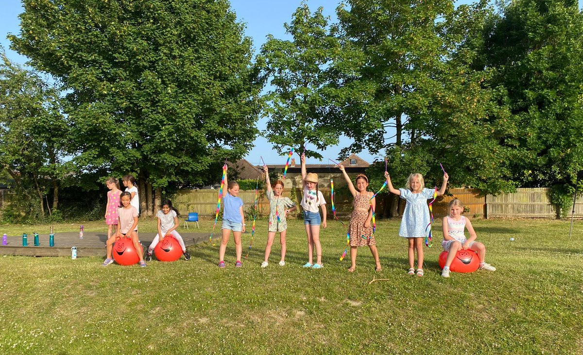 warrenmeadsch's tweet photo. 3๏ธโฃ What amazing weather for the Year 3 sleepover! The children are having a brilliant time and are just about to start their treasure hunt! #sleepover #sleepisforwimps https://t.co/RuepheDdsv