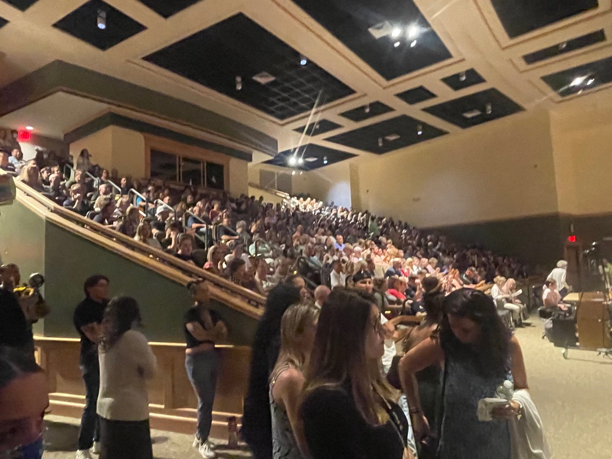 EBSUPER1's tweet photo. 8th grade GRADUATION!We were packed proud students, proud parents and family, and proud teachers and staff! https://t.co/p4Y7KBQvJI