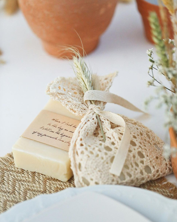 FBFW_weddings's tweet photo. A lovely wedding detail for a special day ๐พ
#repost
#weddingdetails #weddingfavour #wedding #tabledecoration #eventdecor #gifts #smallgifts #decorations #weddingday #weddingdecor #smallitems #celebration #smalltouch #floraldecor
@nedadecorations https://t.co/em9ojIeQ8E
