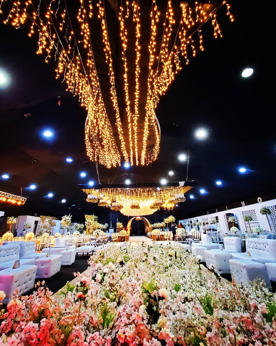 PhilipCKO's tweet photo. Epic
#CeilingInstallation
#Loungearea #Floralbed https://t.co/9KrVtbEgTY