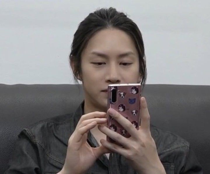 heenimu's tweet photo. me after months of being inactive and then "suju is back" in my timeline: https://t.co/D9MEviyKUG