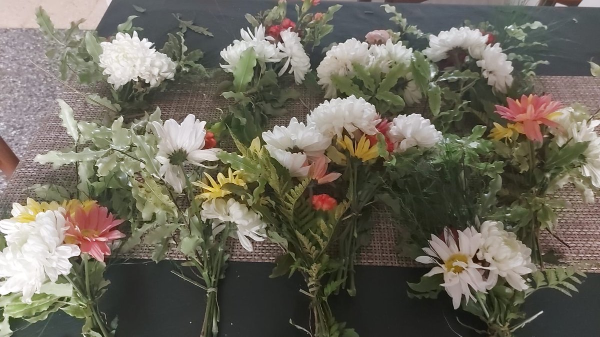 RepuntePresente's tweet image. Hoy 17 de junio de 2022 se cumplen 5 años del hundimiento del Repunte. Con flores en el mar, una pequeña pero sentida marcha más en la banquina del puerto de Mar del Plata, y los mismos de siempre bajo la lluvia así los recordamos. Que la INDIFERENCIA no te haga cómplice.