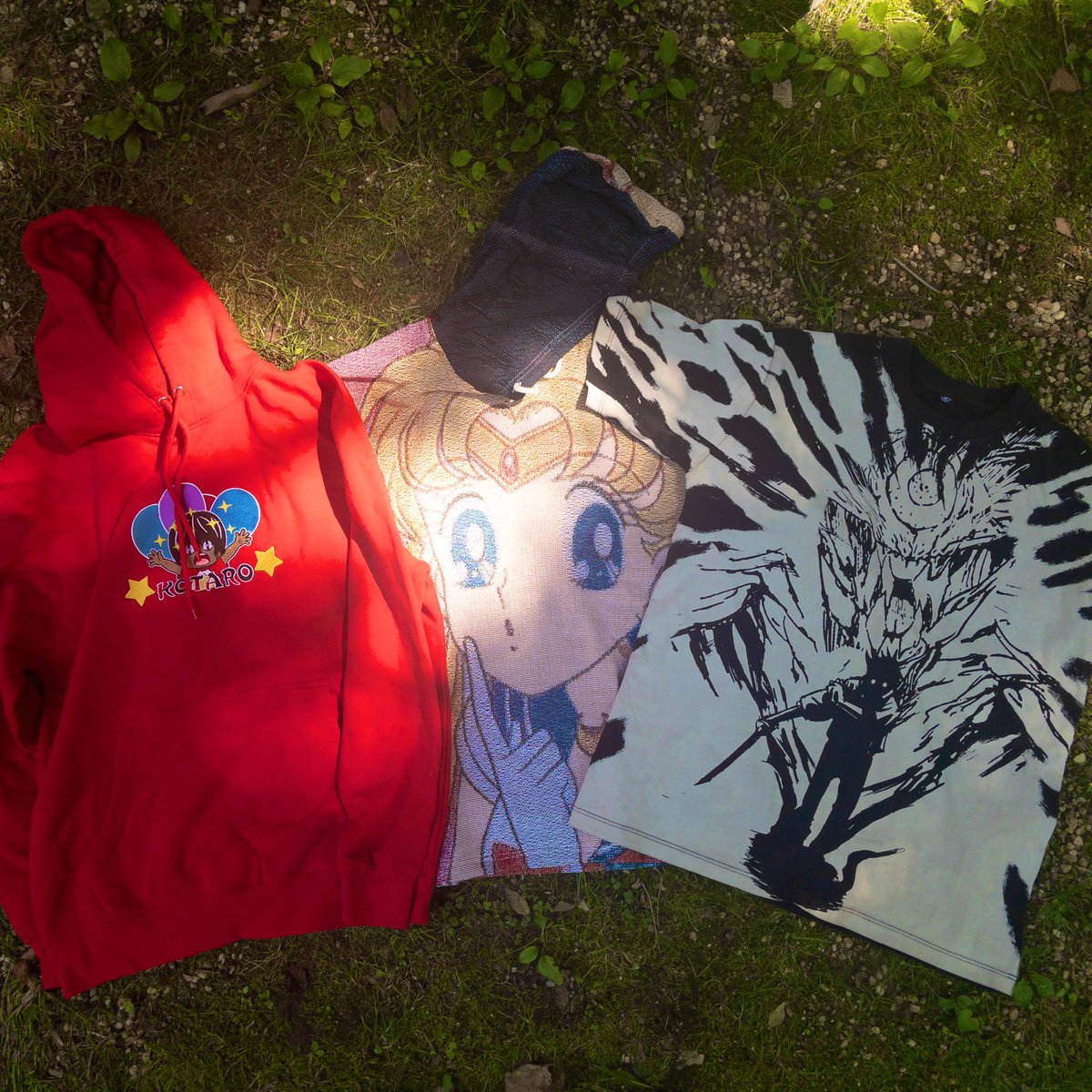 SoulKingLives's tweet photo. I’m also doing a giveaway for 2 unreleased pieces and the Yuta shirt. 

Enter:
1) Follow @SoulKingLives 
2) RT + ❤️ 
3) RT + ❤️ my last post

Ends in 72 hours. Good luck 😁 https://t.co/MzoYjhpFWn