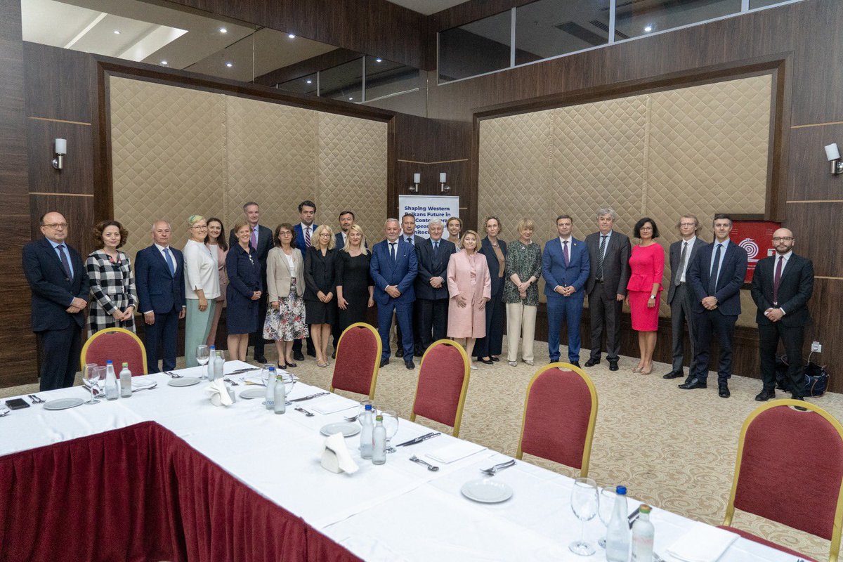 Bujar_O's tweet photo. Meeting with @OSCE pS HoMs participating in #PFD2022.
Insightful discussions on the current challenges and the upcoming 🇲🇰 Chairmanship of #OSCE2023. https://t.co/uTpx3cwMyZ