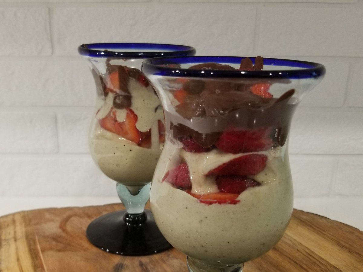 VegansFriendApp's tweet photo. Banana Nice Cream Strawberry Chocolate Sundae 🤤Guilt free, decadent, and inexpensive! All you need is a blender. Only 4 ingredients! No added sugar! For this delicious recipe and more, join FREE today at https://t.co/A6QmhAZtR3 #vegandessert #veganicecream #glutenfreevegan https://t.co/BxvaSvHR6c