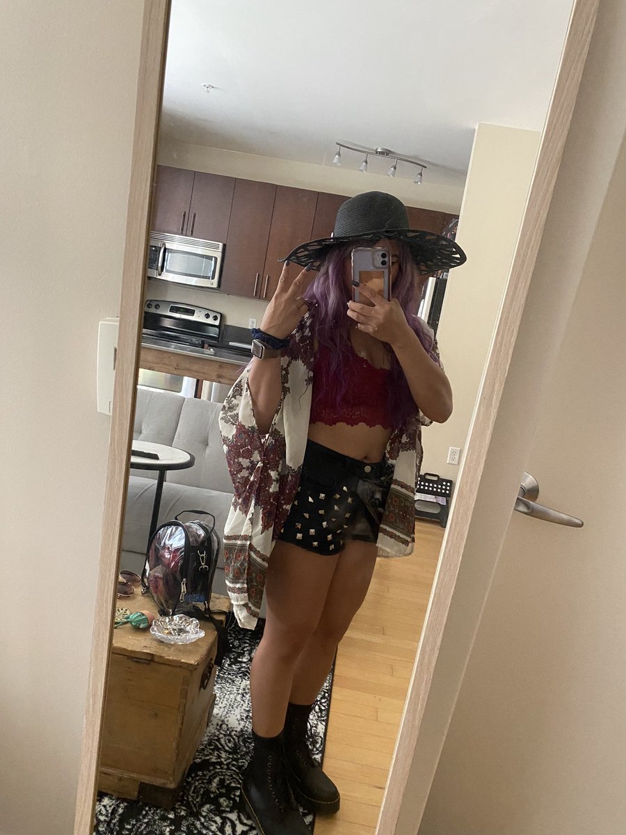 zelletron's tweet photo. #SITWfest  #ootd https://t.co/niUrTpNFb3