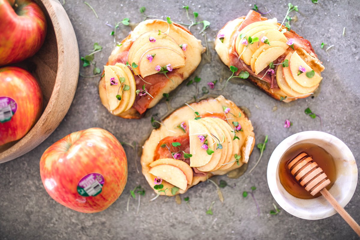 Lunch is served 🌸🍎 With the kiddos on summer break, we have the  easiest lunchtime snack you and the fam won’t want to miss - baked brie, prosciutto, honeycrisp apples, drizzled honey and micro greens 🤌Bon appetit!