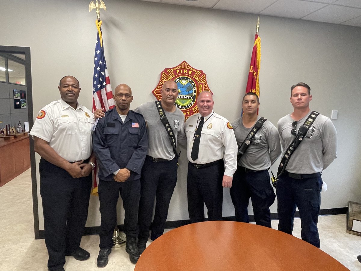 MDFRChief's tweet photo. In recognition of his 25 years of service to Miami-Dade County, I had the honor of presenting FF Richard Chung his 25-year pin. 

Congratulations on achieving this milestone. Your steadfast dedication in service to Miami-Dade County as a member of @MiamiDadeFire is appreciated. https://t.co/YdieNWvTqy