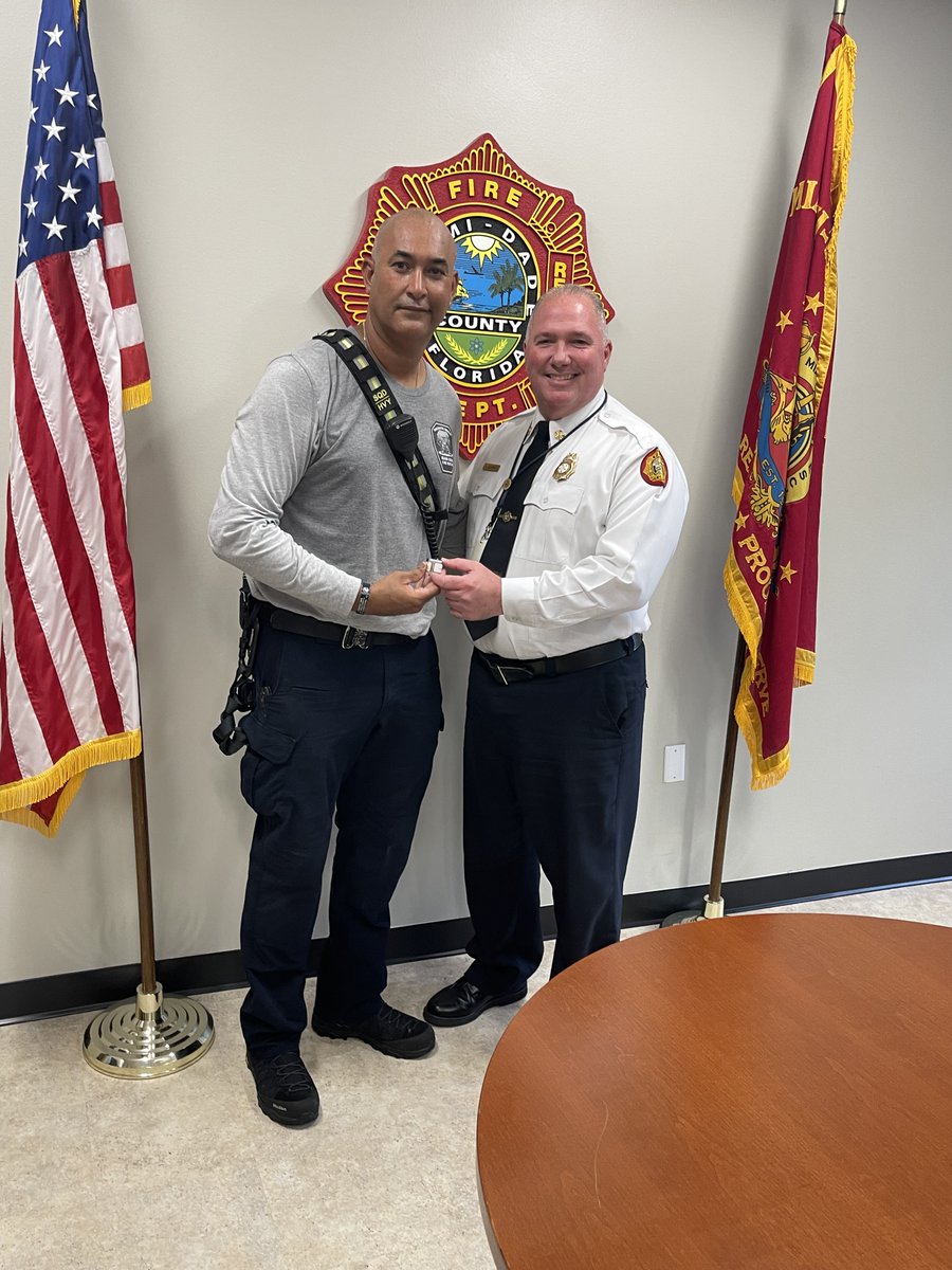 MDFRChief's tweet photo. In recognition of his 25 years of service to Miami-Dade County, I had the honor of presenting FF Richard Chung his 25-year pin. 

Congratulations on achieving this milestone. Your steadfast dedication in service to Miami-Dade County as a member of @MiamiDadeFire is appreciated. https://t.co/YdieNWvTqy