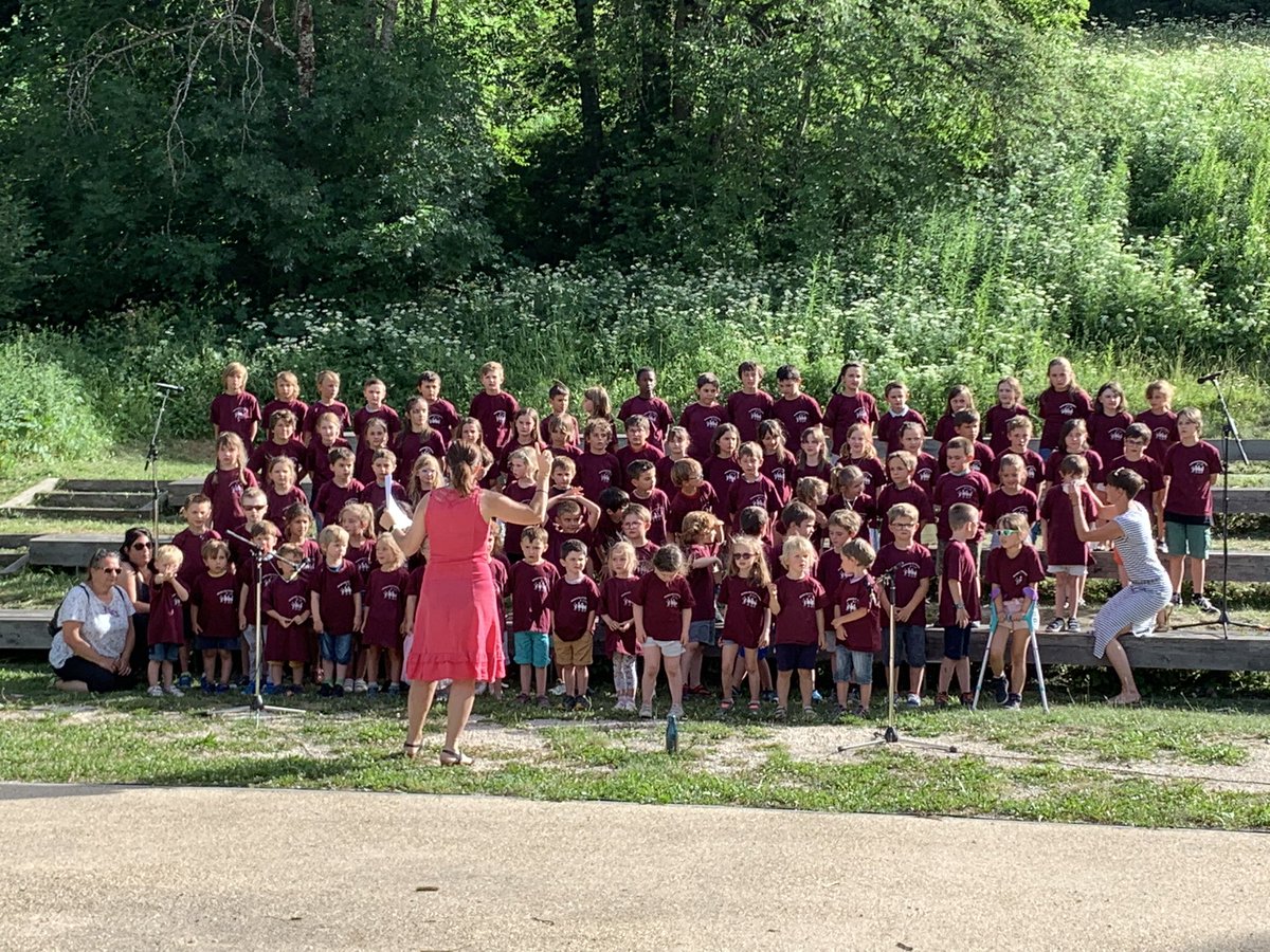 GDIDELLE's tweet photo. Un beau concert en plein air de l’école de Saint-Chaffrey 🤩 #joie #partage #parcourspeac       @education_gouv @AcAixMarseille @DSDEN05 https://t.co/QasfuFPqMG