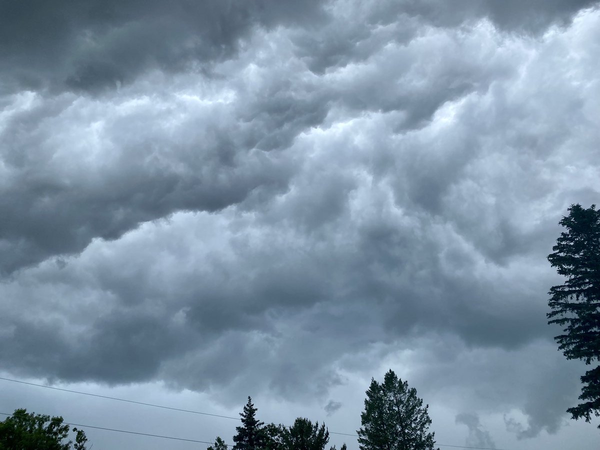 tfoisy's tweet photo. Angry skies as storms move into Presque Isle #MEwx https://t.co/KrSKf9HTlf