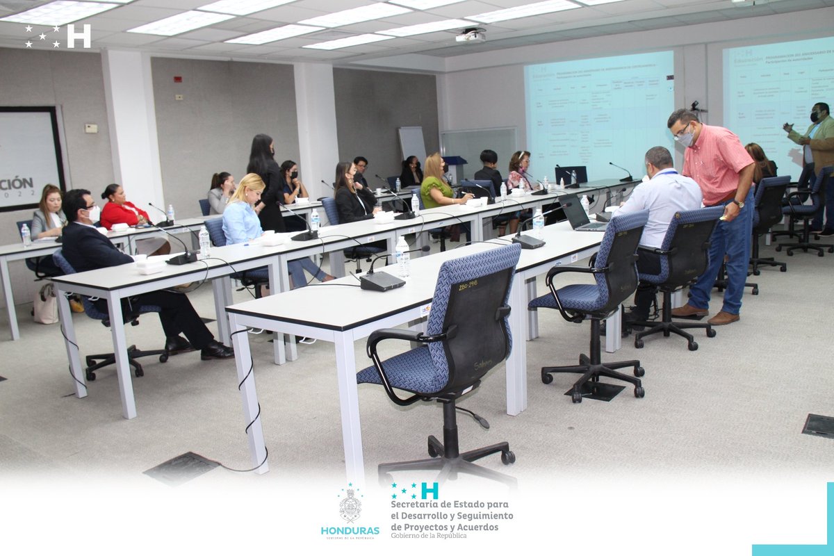 SEDESPAHN's tweet photo. En las instalaciones de SEDESPA se reunió la comisión de #COCIP donde se comenzó con la planificación del calendario cívico nacional del Gobierno de Honduras @XiomaraCastroZ @SEPresidencial @Educacion_HN @BancoCentral_HN @FHIS_HN @AlcaldiaDCHN @Congreso_HND https://t.co/64zAOP7DXU