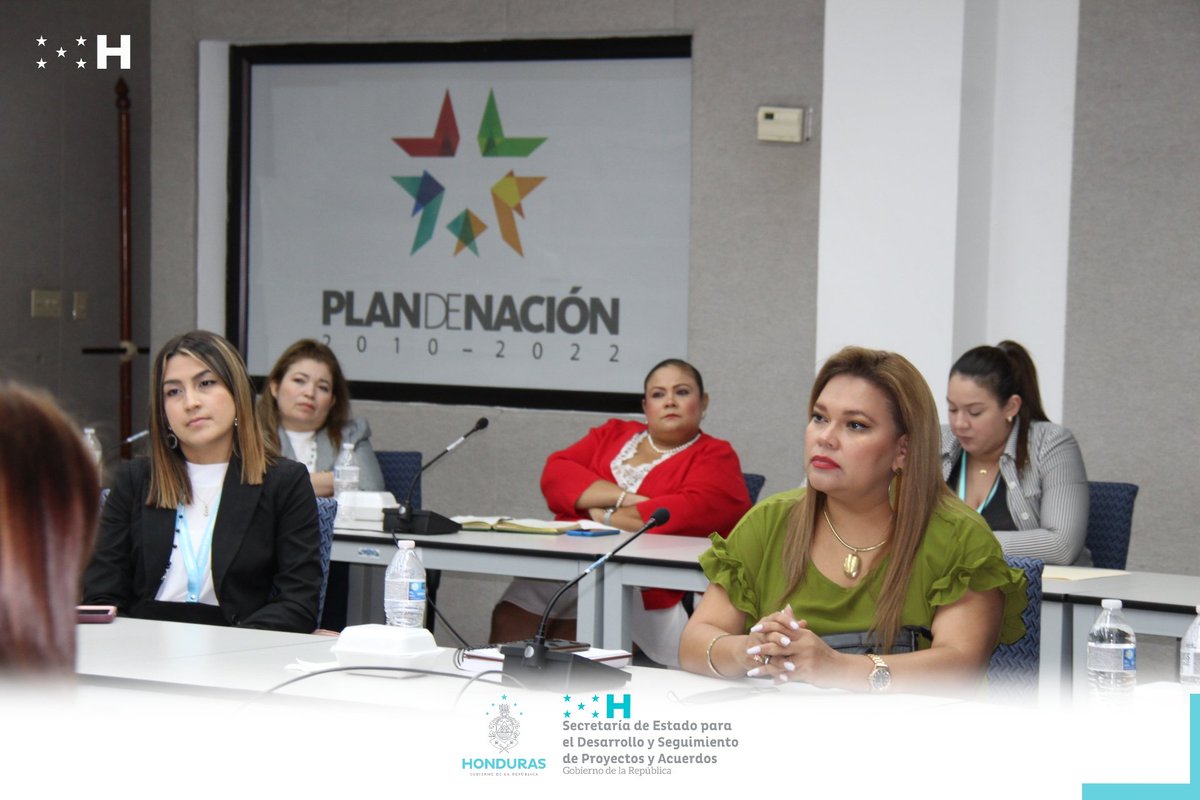 SEDESPAHN's tweet photo. En las instalaciones de SEDESPA se reunió la comisión de #COCIP donde se comenzó con la planificación del calendario cívico nacional del Gobierno de Honduras @XiomaraCastroZ @SEPresidencial @Educacion_HN @BancoCentral_HN @FHIS_HN @AlcaldiaDCHN @Congreso_HND https://t.co/64zAOP7DXU