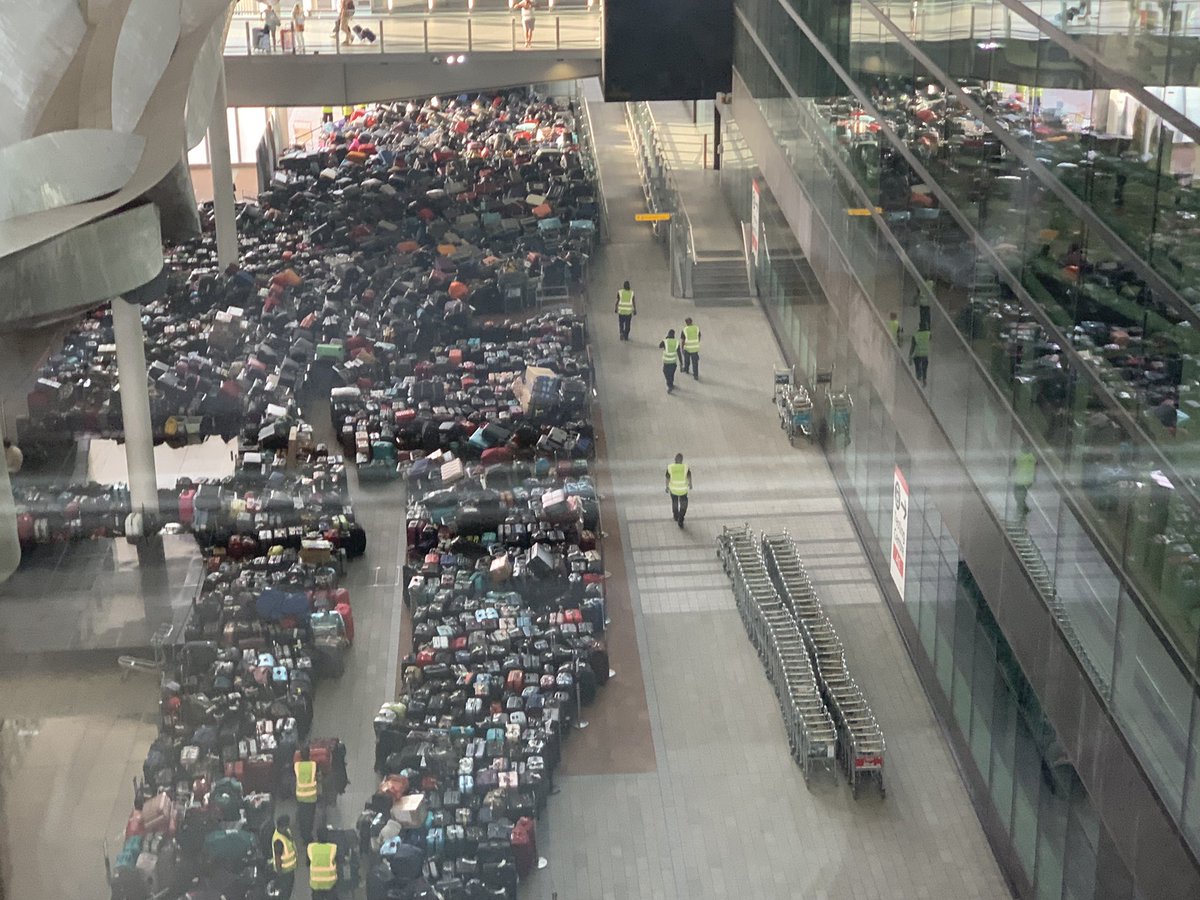 IAdiyogi's tweet photo. London Heathrow Terminal 2 luggage belt system shut down since morning. None of the luggage moved to airplane. Estimated time to send it to destination is 2-3 days. Can’t believe it! @HeathrowAirport 
@DailyMailUK @Telegraph https://t.co/lbrxBGvkSA