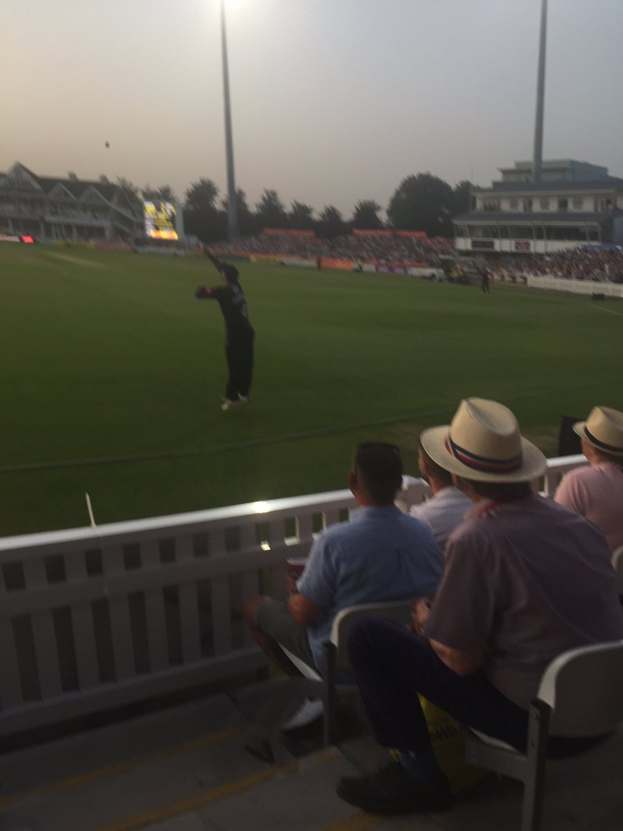 JacobLunn11's tweet image. WHAT A CATCH!!!
#Streaminstyle @SomersetCCC @ItsTradeNation
