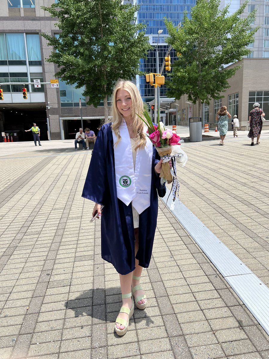 bella_lain's tweet photo. … and high school is officially done. I am so excited to take on my next journey as a member of the Business Honors Program at @unccharlotte 💚💚 https://t.co/mCzHaSb9co