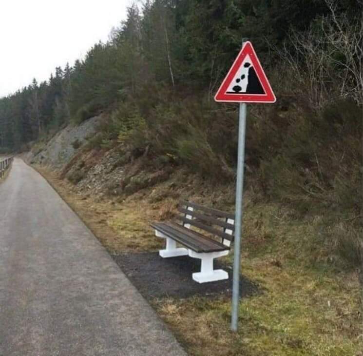 Schnauzvogel's tweet photo. 2022. Aber als Sitzplatz. https://t.co/S34tYqJ5jC