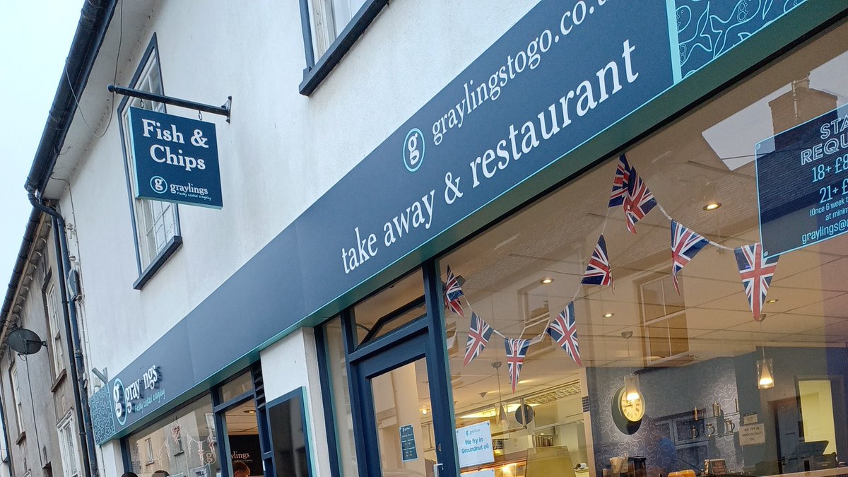 Tried to cook a Thai Green Curry for dinner tonight. Not enough rice, no coconut milk and the chicken has gone bad Wayy to early. Only one thing for it, chippy tea!