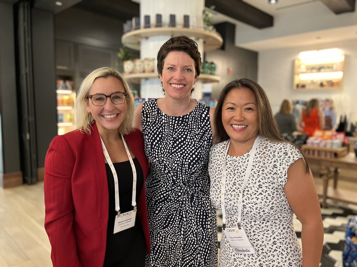 Celebrating with #crewsummit #cushwakeWIN <a href="/GrzywaczNicole/">NicoleGrzywacz</a> <a href="/TracyPalumbo/">Tracy Palumbo</a> <a href="/AshleyZappia/">Ashley Zappia</a> <a href="/CREW_Network/">CREW Network</a> Leadership Certificate <a href="/CushWake/">Cushman & Wakefield</a> WIN scholars