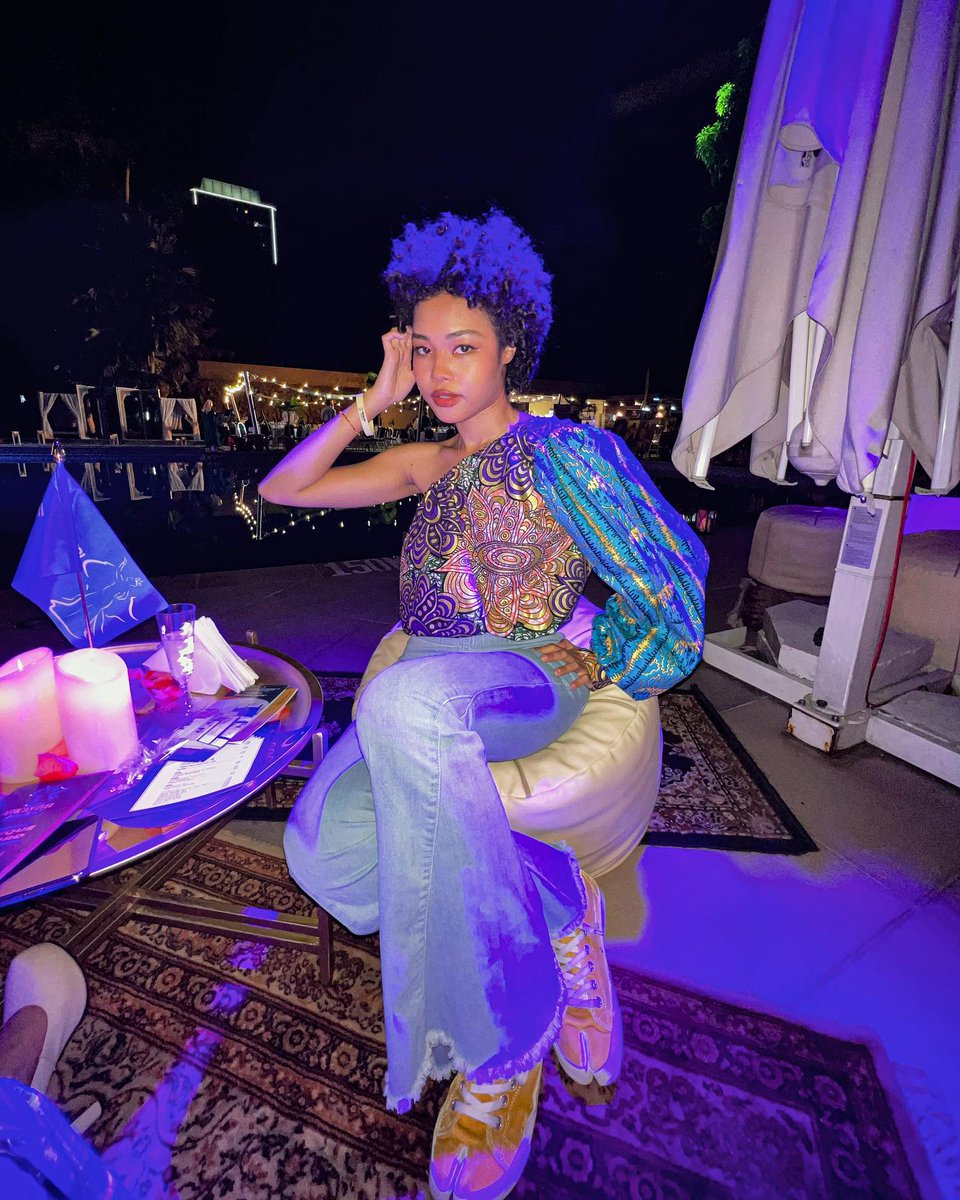 WinnieBrasil's tweet photo. [📸] 17.06.22 — Winnie Zhong belíssima em nova publicação no Instagram:

"Foto no iphone pela mamãe 💙💛" https://t.co/vI1uW4YsTW