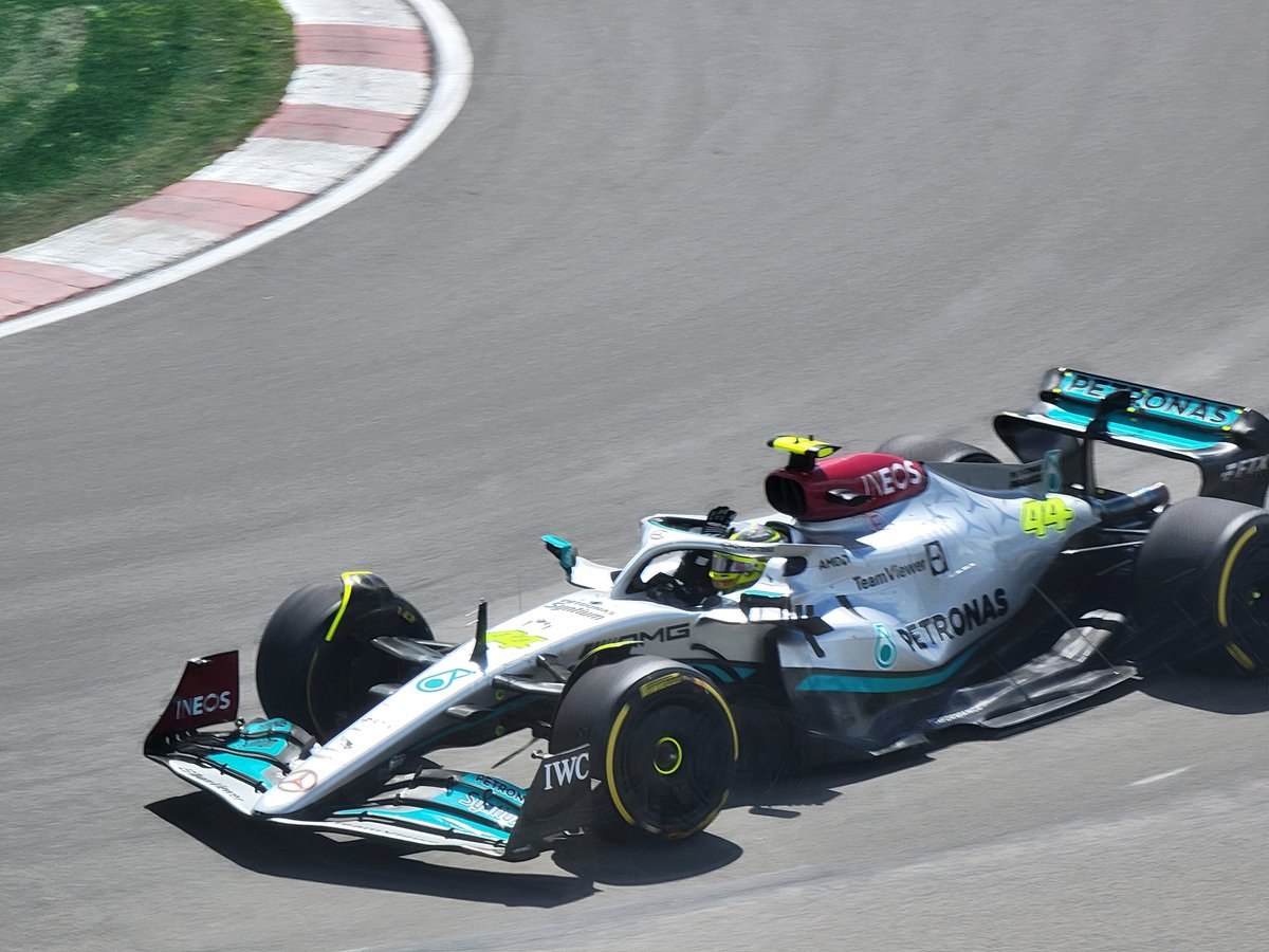 Lewis waving 😍
#TrackTV