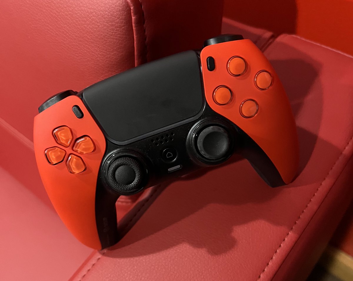 DominateJB's tweet image. **PS5 SCUF GIVEAWAY** 

To enter follow @DominateJB &amp;amp; @camallenn.
Like &amp;amp; RT and also tag 2 friends. 

Winner will be chosen after the NY Major (July 18th), winner can also choose to have the controller signed by the whole team. GL!
