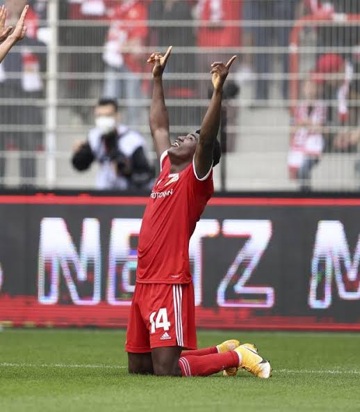 UnionBerlinFcTr's tweet photo. TransferNews📰
24 Yaşındaki Nijeryalı Forvetimiz Awoniyi Bu Yaz Union Berlin'den Ayrılmak ve Bir Premier Lig Ekibine Katılmak İstiyor.

Forrest'ın Transfere İlgisi Yüksek, Görüşmeleri Gerçekleştirdi.#NFFC

Taiwo Awoniyi'nin Serbest Kalma Maddesi 20 Milyon€ (@Plettigoal) https://t.co/KvmOKZINpn