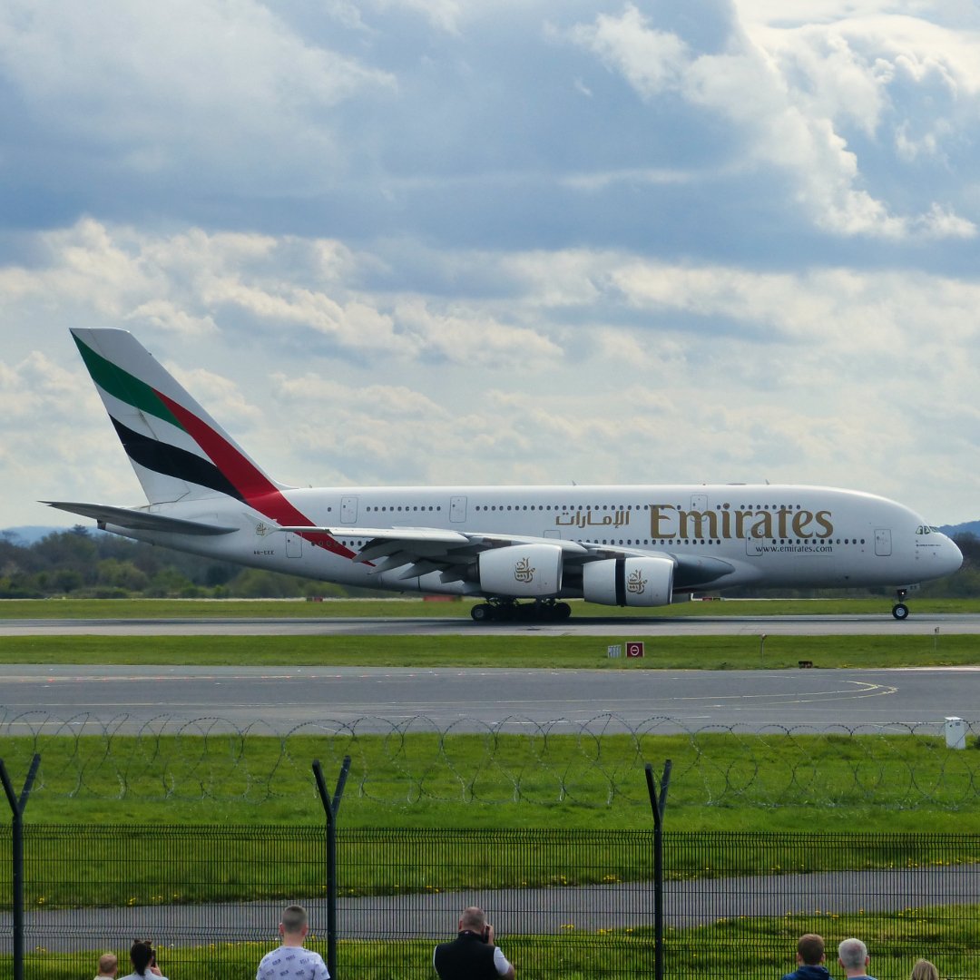 Michaelflying28's tweet photo. Emirates Airbus A380-800 A6-EEE arriving at Manchester Airport from Dubai International Airport 15.4.22.
#emirates #emiratesairline #flybetterwithemirates #ekfrfanpagesunite #emiratesfan #teamek #flyemiratesflybetter #flysaferwithemirates #ek #a380 #a388 #a380800 #airbus380 https://t.co/2brrT8uUyl
