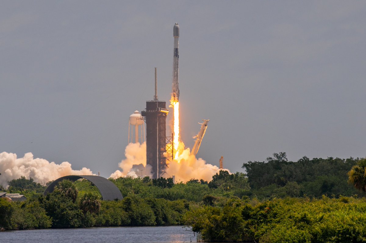 SLDelta45's tweet image. Congratulations to SLD 45 and @SpaceX on this afternoon&apos;s successful Starlink 4-19 launch. This launch marks the 25th of the year &amp;amp; the third of seven projected this month! Thank you for all that you do to ensure we #SetThePaceForSpace from the Eastern Range &amp;amp; AATS. - Shark1