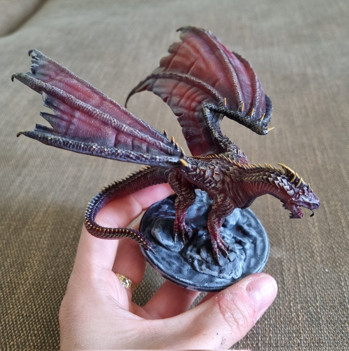 DinoshopNerds's tweet photo. Und da kam die seelenlose Drachenmama🔥💔 Ob die Horde da helfen kann? 
@xPandorya
@TheLizaGrimm
@sanifox
@Gronkh
@Kleifferson
@PhunkRoyaI
#horde4
#WildeHORDE4
#horde https://t.co/TT9SVltGpj