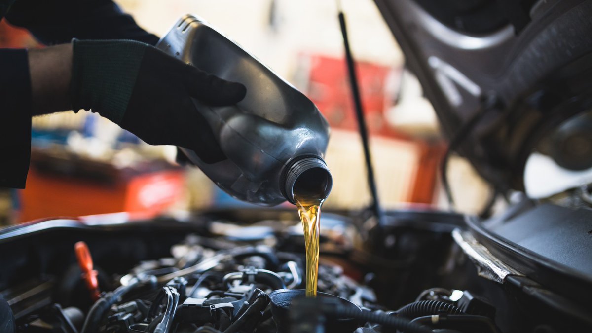 BestTireandRV's tweet image. In need of an oil change? Don't wait, we're here to help. 🚘 #BestTirePros #KingmanAZ #MohaveCounty 📲besttireandrvrepair.com