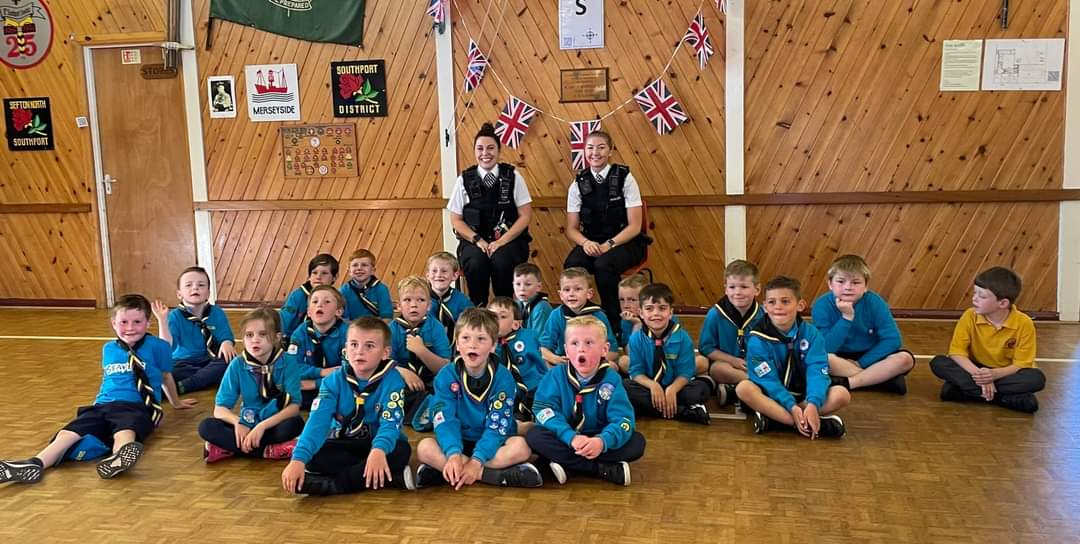 1stwillowbeaver's tweet photo. Huge shout out to PC Vicky &amp; PC Niamh who took time out of their busy day to visit and talk about their role as Police Officers with @MerPolCEU @MerPolNthSefton. Beavers loved it all. Thank you. @merpolchiefcon @1stSouthport @SeftonNorth @MerseysideScout https://t.co/EhA5ACvLSK