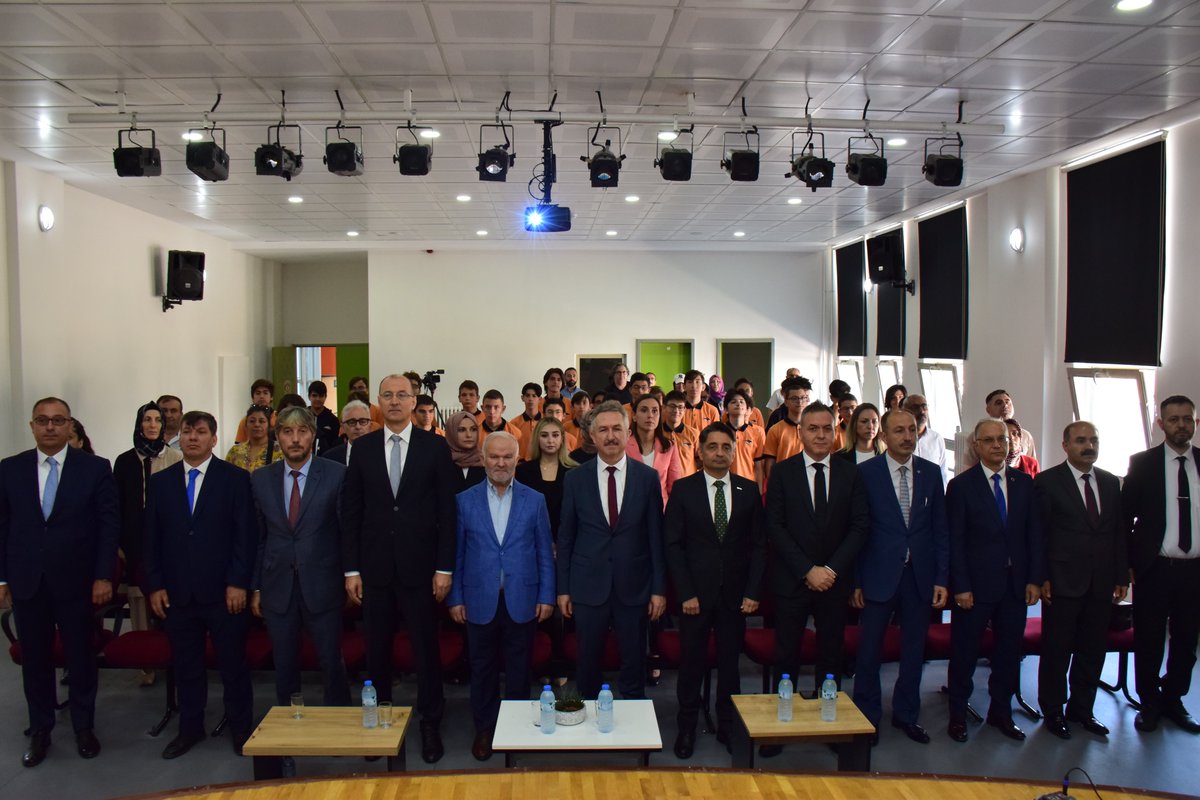 aselsan_konya's tweet image. 2021 – 2022 ilk eğitim öğretim yılı mezuniyet töreni heyecanımızı Konya Valimiz, Büyükşehir Belediye Başkanımız, Aselsan ve Aselsan Konya Yönetimi, İl Milli Eğitim Müdürümüz ve velilerimiz ile paylaştık, değerli katılımları ile bizleri onurlandırdılar.