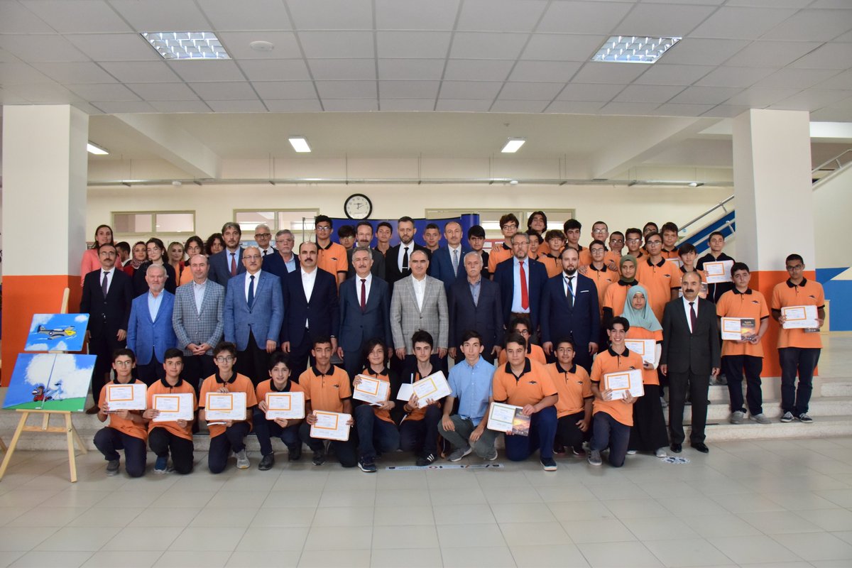 aselsan_konya's tweet image. 2021 – 2022 ilk eğitim öğretim yılı mezuniyet töreni heyecanımızı Konya Valimiz, Büyükşehir Belediye Başkanımız, Aselsan ve Aselsan Konya Yönetimi, İl Milli Eğitim Müdürümüz ve velilerimiz ile paylaştık, değerli katılımları ile bizleri onurlandırdılar.