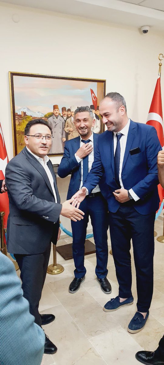 mbzdmr33's tweet photo. Kayseri Valimiz @gokmen_cicek_ Beyfendiye hoşgeldin ziyaretinde bulunduk.Şehrimize unutulmayacak değerler katacağı net güleryüzlü,halkın içinde olacağı bakışlarından belli Hoşgeldin Valim🇹🇷🇹🇷🇹🇷 https://t.co/hFtm4mfPEb