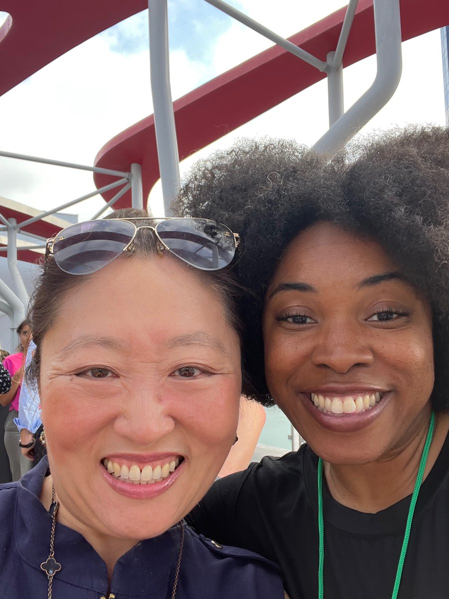 Congratulations to all the <a href="/Techstars/">Techstars</a>
 #LosAngeles founders on another fabulous #DemoDay !  So inspiring seeing  terrific teams tackling such difficult problems with innovative solutions!  Can't wait to see what you do next!  
(Photo with the amazing @joresab of <a href="/goflyyusa/">GoFlyy</a> )