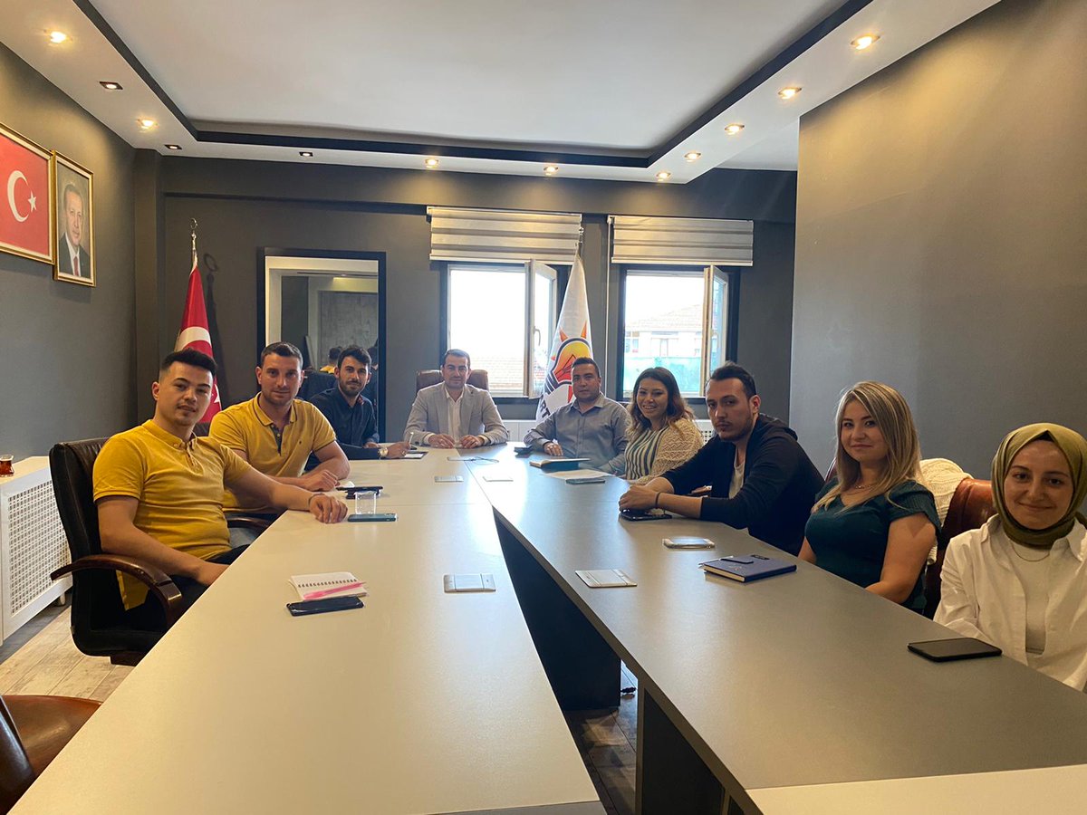 yasinn_26sarii's tweet photo. 📍Odunpazarı Gençlik Kolları Yürütme Kurulu toplantımızı gerçekleştirdik.
Amacımız ve yolumuz güzel hedeflere.. https://t.co/wpswAbb0N9
