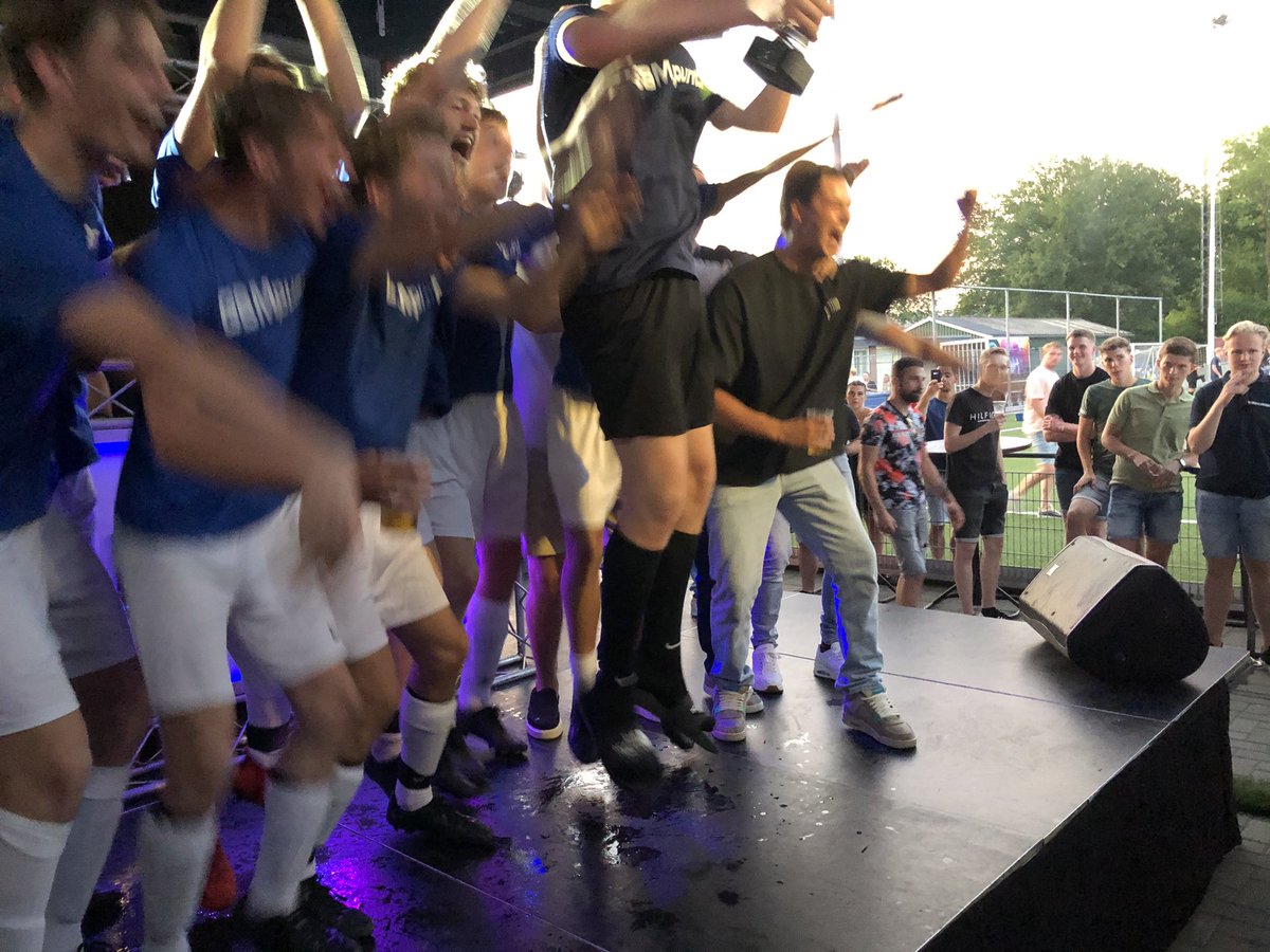 vvDETO's tweet photo. Winnaars BCD toernooi zijn bekend ! Bij de dames de @SportfabriekDe en bij de heren @GSMpunt ! Gefeliciteerd en nog veel plezier vanavond ! https://t.co/9OzeZ5JIE5