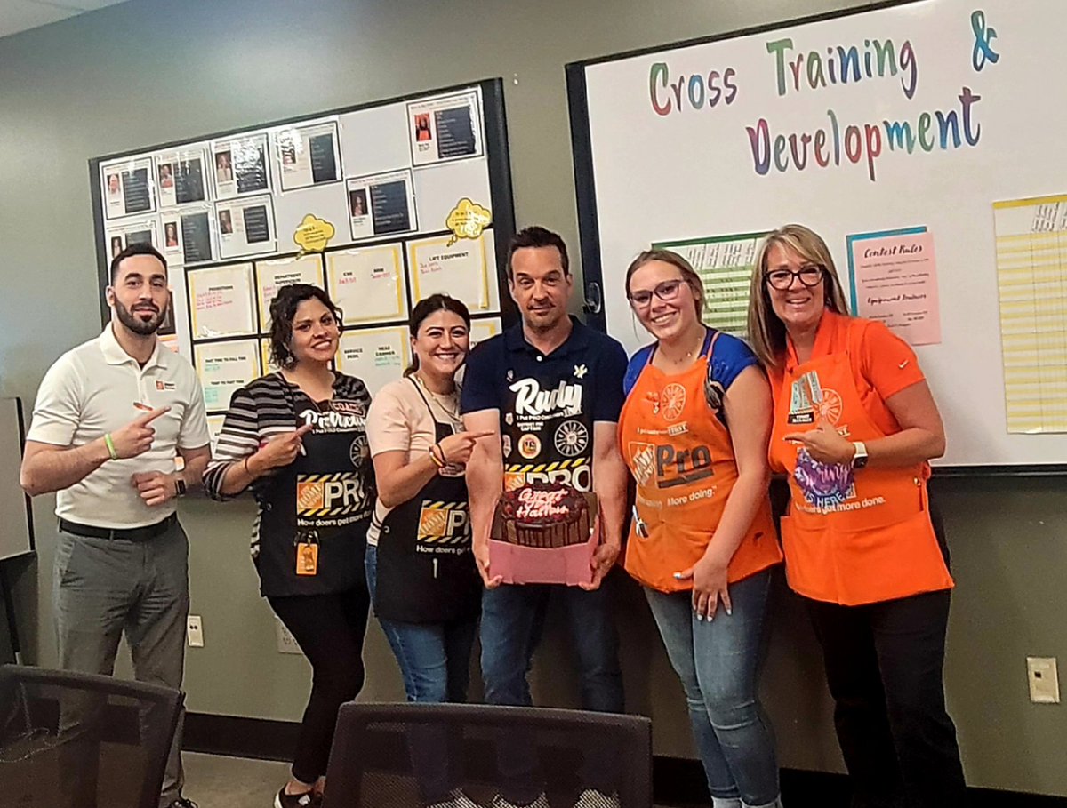 Celebrating our Halley today 125 commercial credits and counting.
Also ranked 7th in the COUNTRY  what a massive accomplishment Thank you for all you do. #gogetter #2030prostrong #takingnames #team
<a href="/BethRoyHD/">Beth Roy</a> <a href="/Manny_CubFan/">manuel romero</a> <a href="/halley_michalak/">Halley Michalak</a> <a href="/EAlvarez_00/">Elizabeth</a> <a href="/White2Dawn/">Dawn White</a> @SharonMHurley