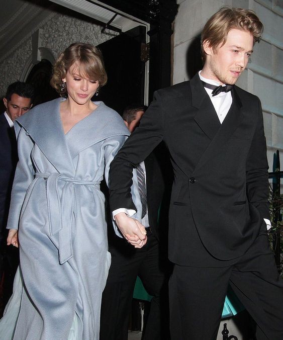 archiverep's tweet photo. taylor swift and joe alwyn https://t.co/0u2dFY1IZD