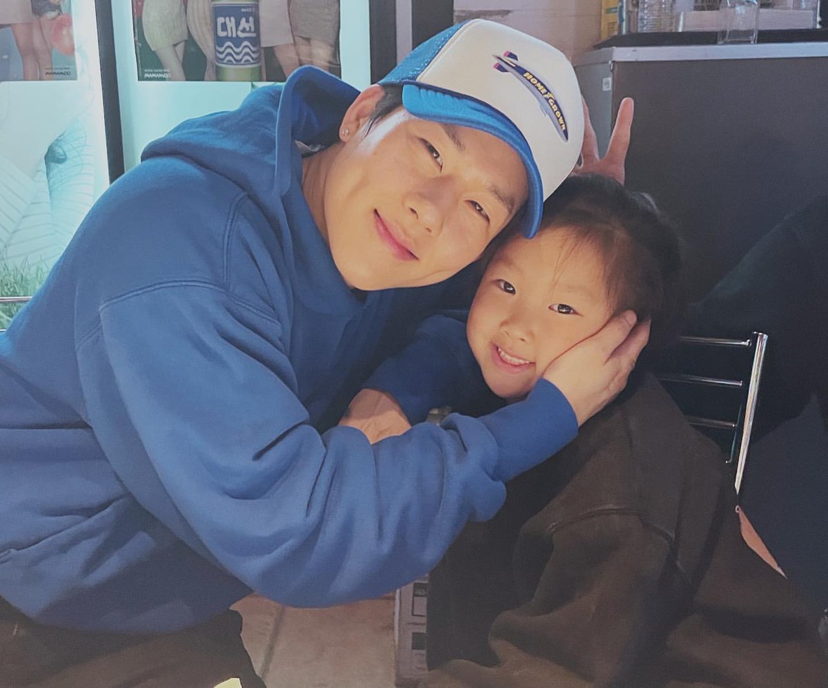 joohoneysupreme's tweet photo. #HONEYGRAM | 17.06.22
— Olivia postou mais cedo essa fotinha fofa com o Jooheon 🥹🫶🏼
🔗 https://t.co/HuKsWOCocm
#JOOHONEY | #JOOHEON | #주헌 | #MONSTAX | #몬스타엑스 | #ジュホン @OfficialMonstaX
~☔ https://t.co/M5vEUsCzBc