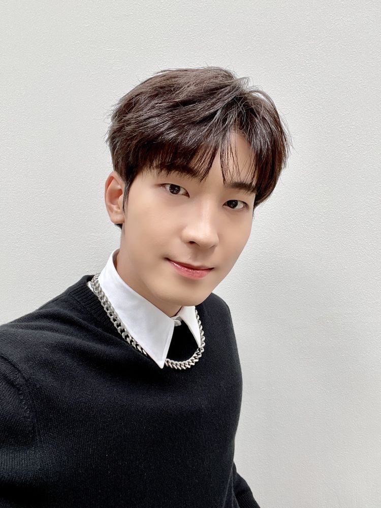 kmhajoon's tweet photo. — 𝗻𝗲𝘄 𝗽𝗼𝘀𝘁 𝗳𝗿𝗼𝗺 @/𝗵𝗮𝗷𝗼𝗼𝗻𝘅𝘀: [#bspic]
nada melhor que um café de tardinha pra melhorar o dia! https://t.co/7Tikq8V0iN